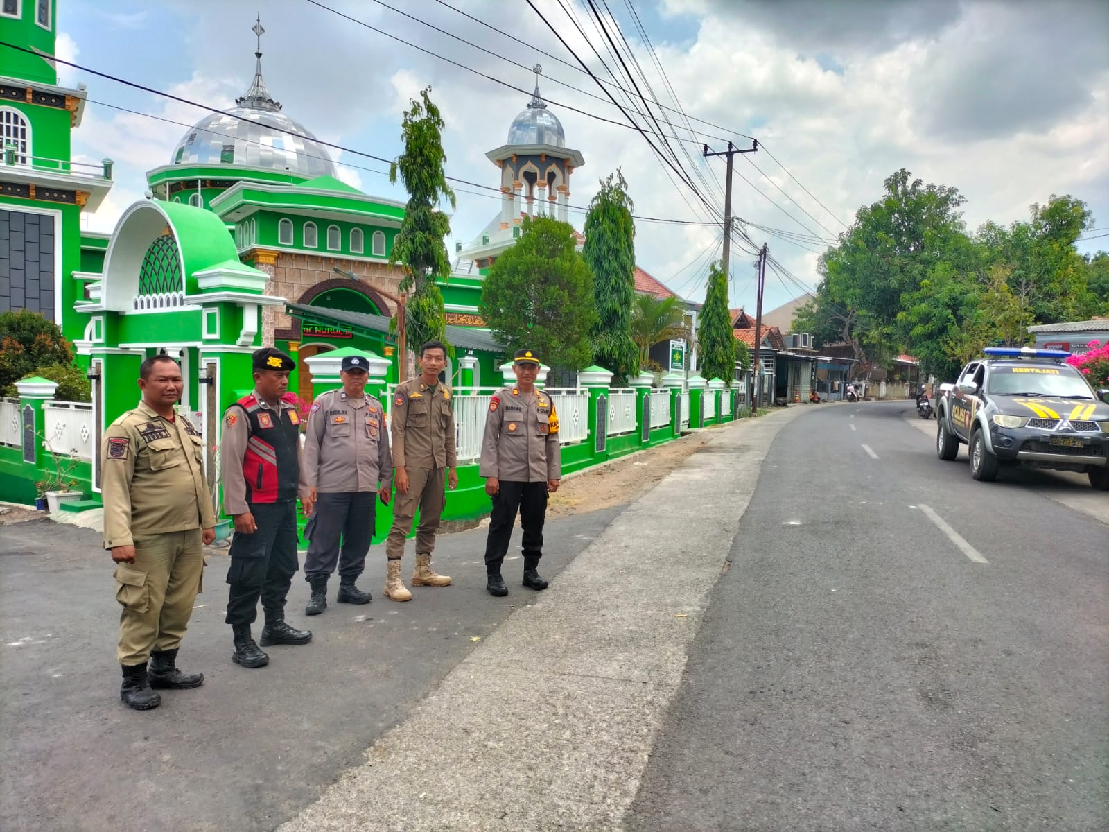 Polisi di Majalengka Gelar Pengamanan Kampanye Cabup Nomor Urut 2 Dr. H. Karna Sobahi di Kertajati