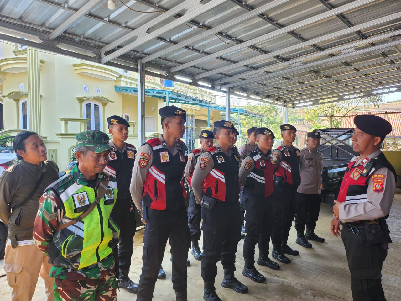 Polres Majalengka Gelar Pengamanan Kampanye Cabup Karna Sobahi di Kecamatan Banjaran