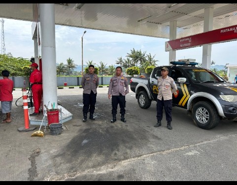 Patroli Polsek Cikijing Monitoring Kamtibmas di Area SPBU